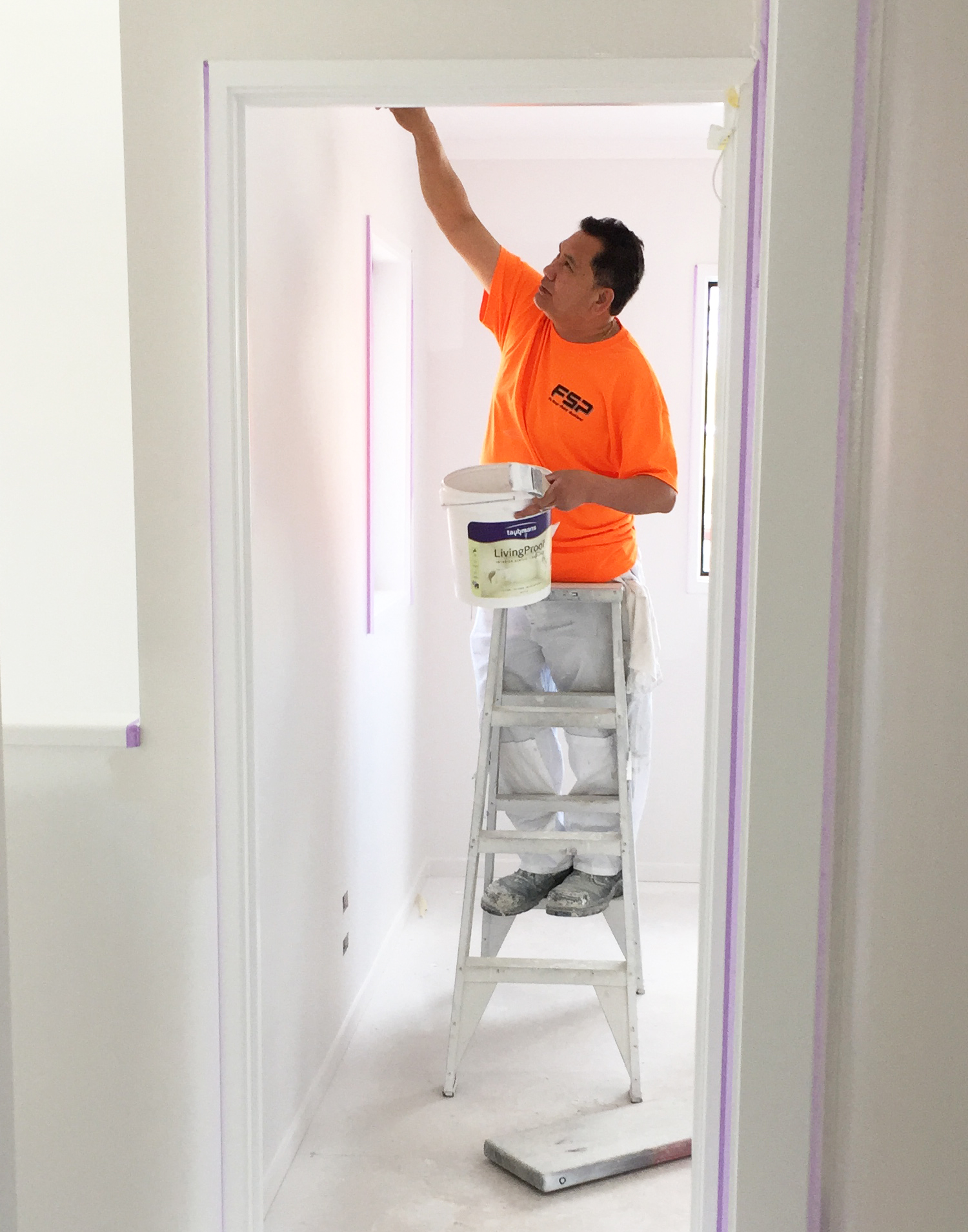 FSP Team not specialises in plasterboard fixing, stopping and painting as well as interior and exterior painting and wallpapering.
